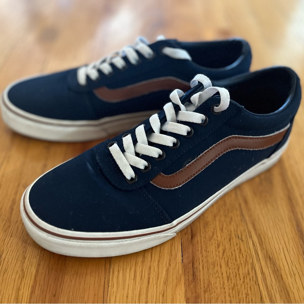VANS WARD LOW TOP LACED SHOES